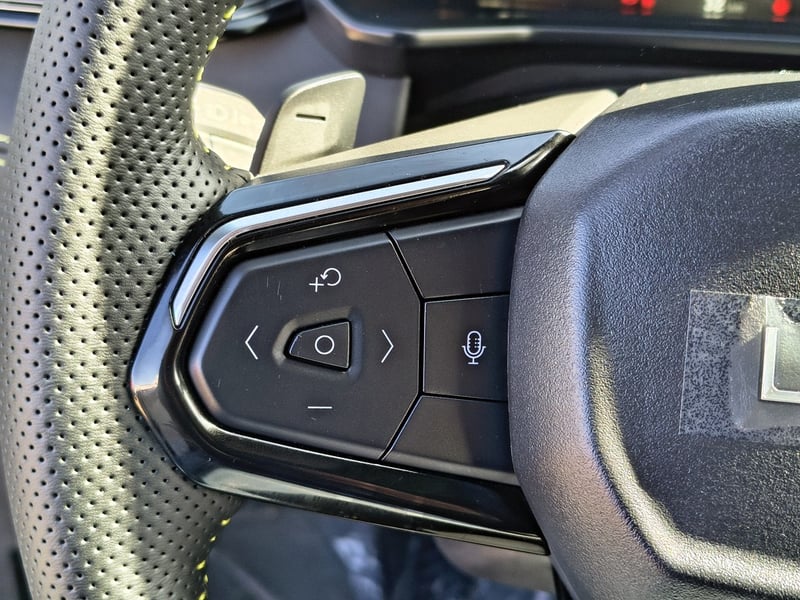 Lynk & Co 06 1.5 Gasolina 4x2 T/A PRO 2027 - Imagen 13 de 20