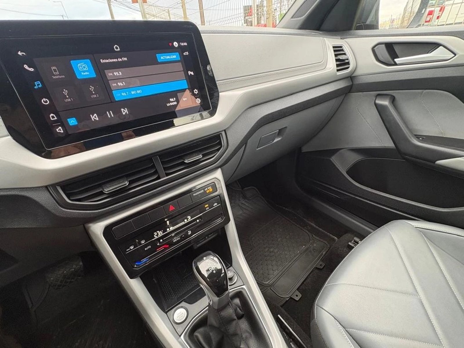 Volkswagen T-CROSS 1.0 TSI COMFORTLINE AT 2025 - Imagen 10 de 12