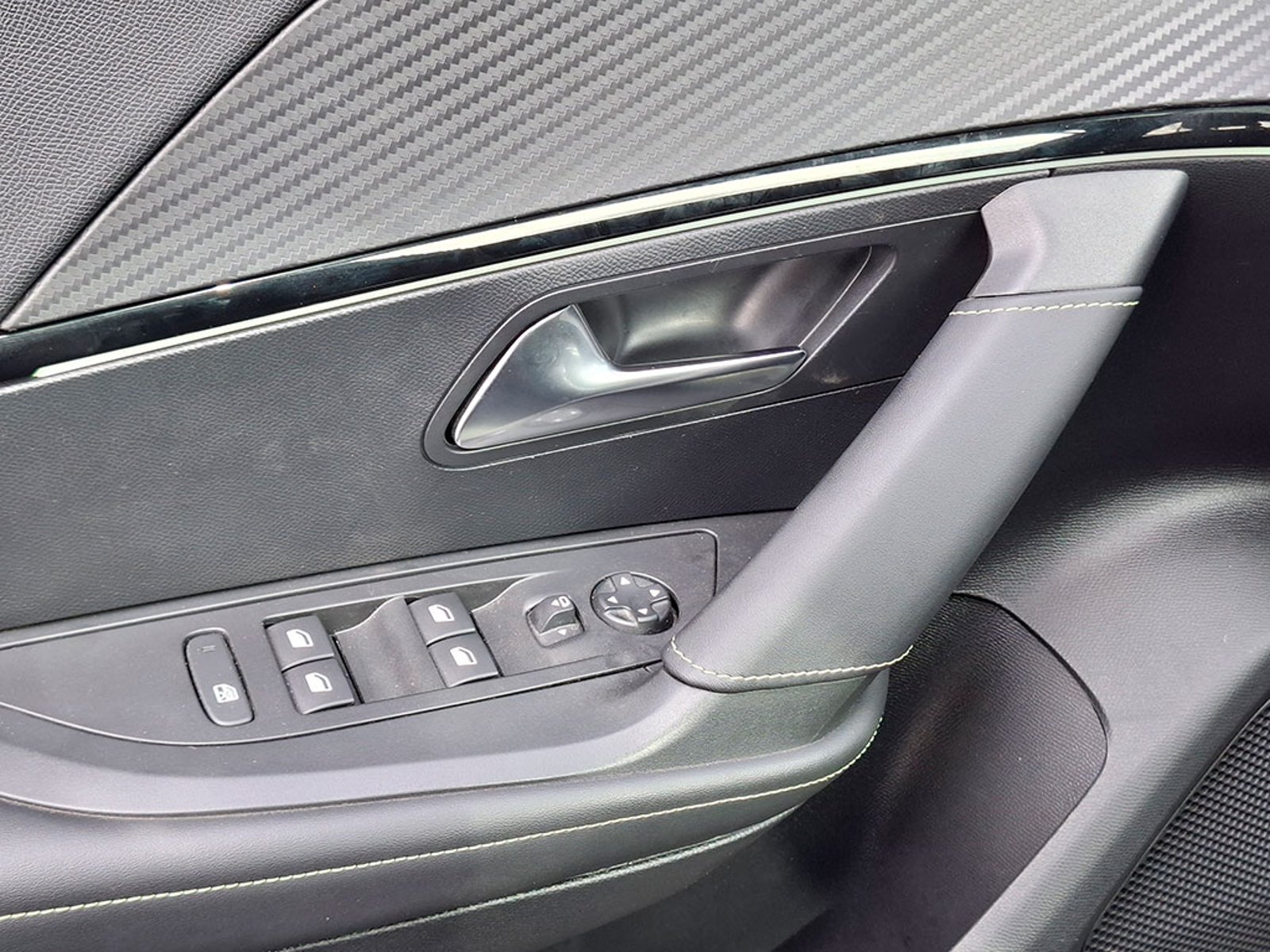 Peugeot E-2008 2008 EV 2023 - Imagen 20 de 20