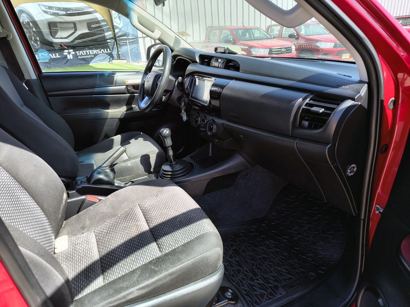 TOYOTA HILUX 2.4 DX 4X2 DIESEL MT 2023 - Imagen 18 de 18