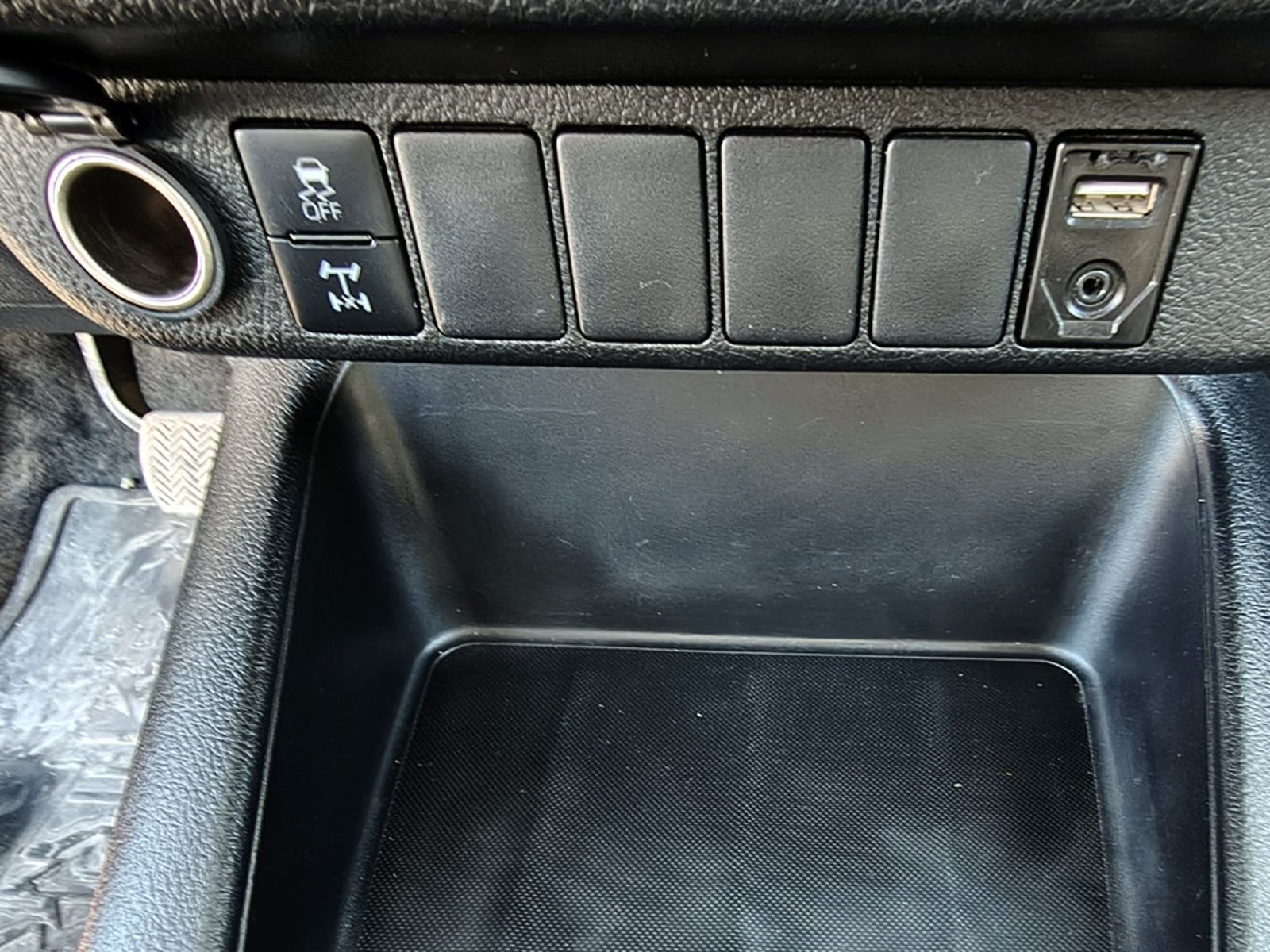 TOYOTA HILUX 2.4 DX DIESEL 4x2 2022 - Imagen 16 de 20