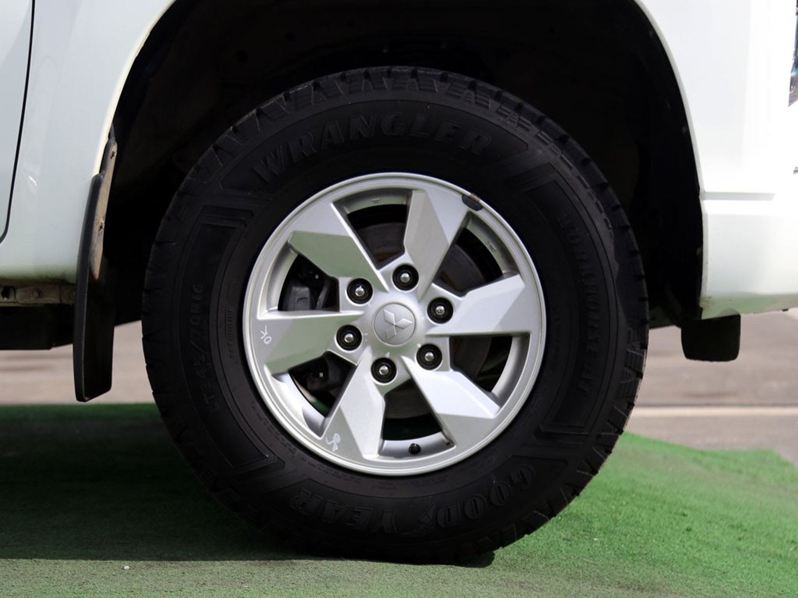 MITSUBISHI L200 KATANA 2.4 MT 4X4 DIESEL 2023 - Imagen 10 de 20