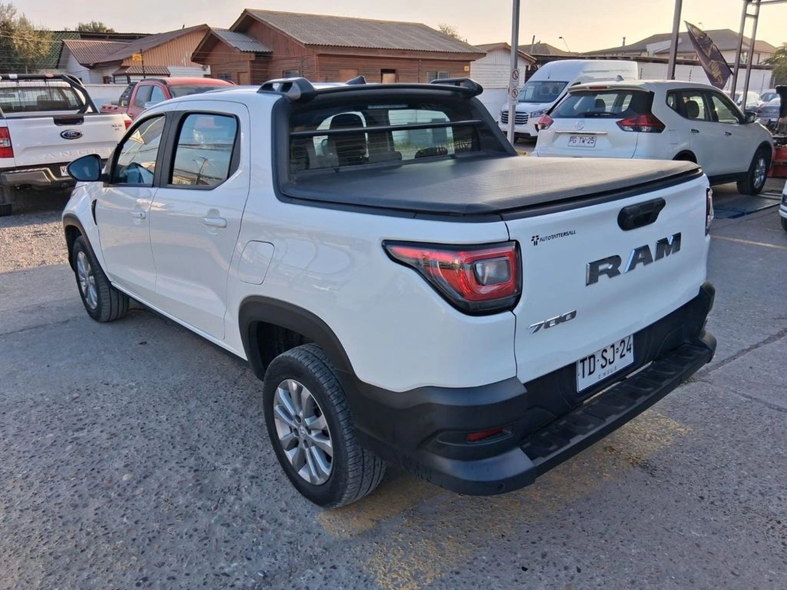RAM 700 700 BIGHORN DCAB 1.3 2024 - Imagen 7 de 20