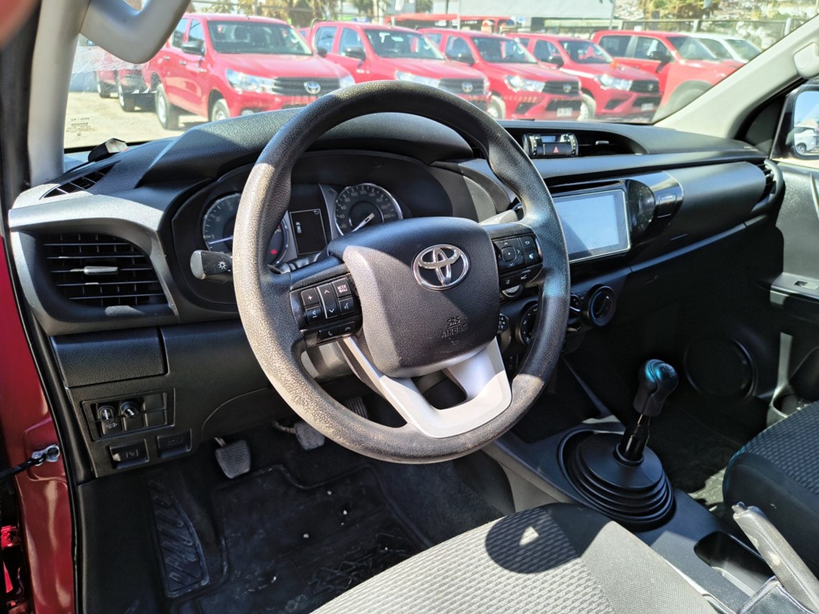 TOYOTA HILUX 2.4 DX 4X2 DIESEL MT 2023 - Imagen 10 de 19