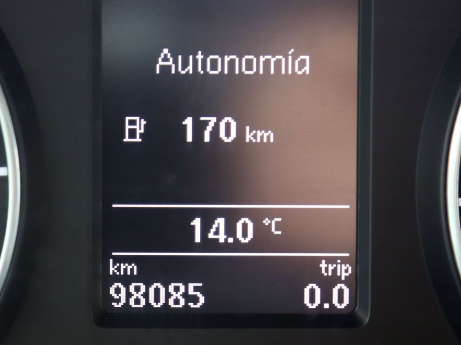 VOLKSWAGEN AMAROK 2.0 TREDLINE 4X4 MT 2023 - Imagen 15 de 20