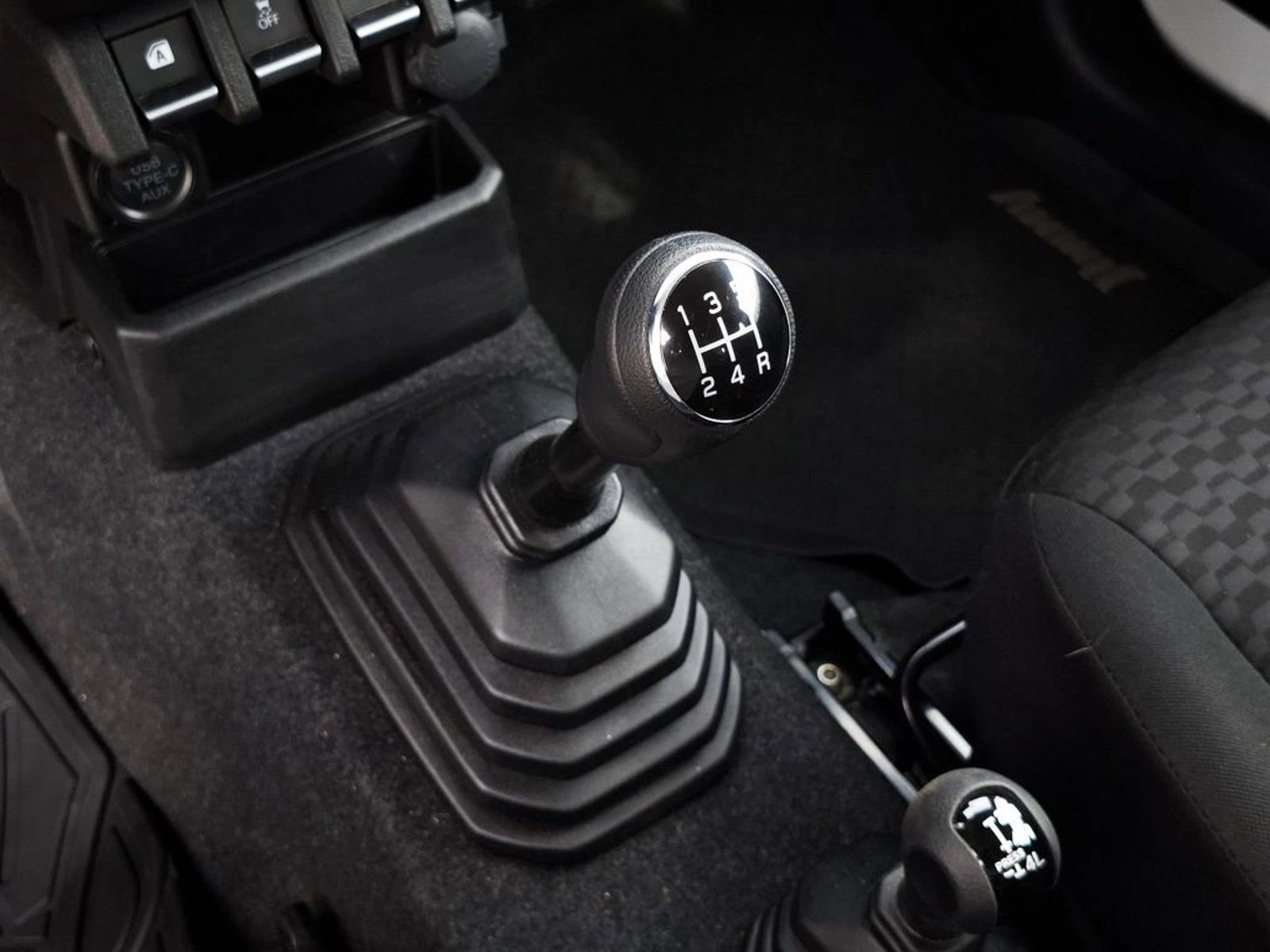 Suzuki JIMNY 1.5 GL VALOR + IVA 2025 - Imagen 19 de 20