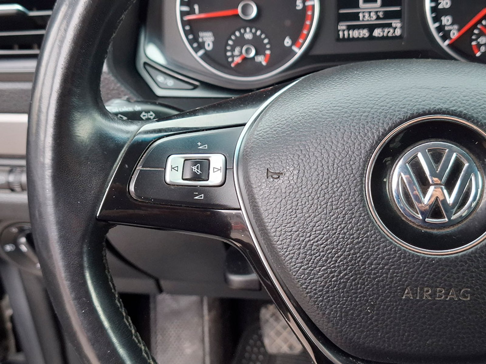 Volkswagen AMAROK 2.0 Confortline 4X4 2023 - Imagen 11 de 20