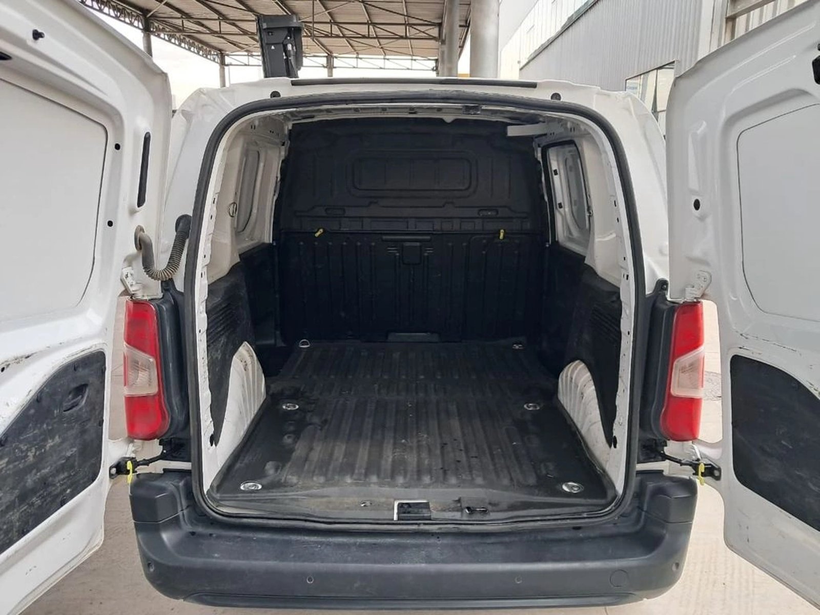Peugeot PARTNER L1 1.5 HDI MT 4X2 2024 - Imagen 8 de 20