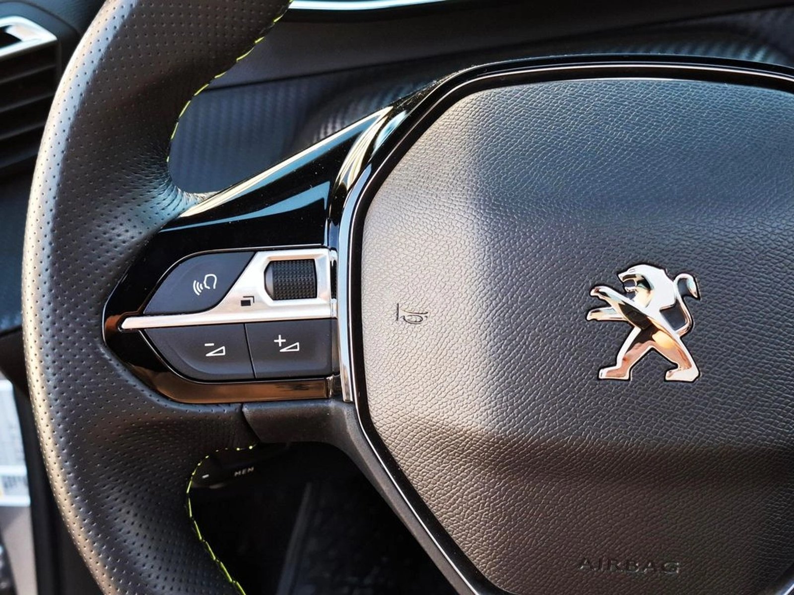 Peugeot 2008 1.2 2023 - Imagen 18 de 20