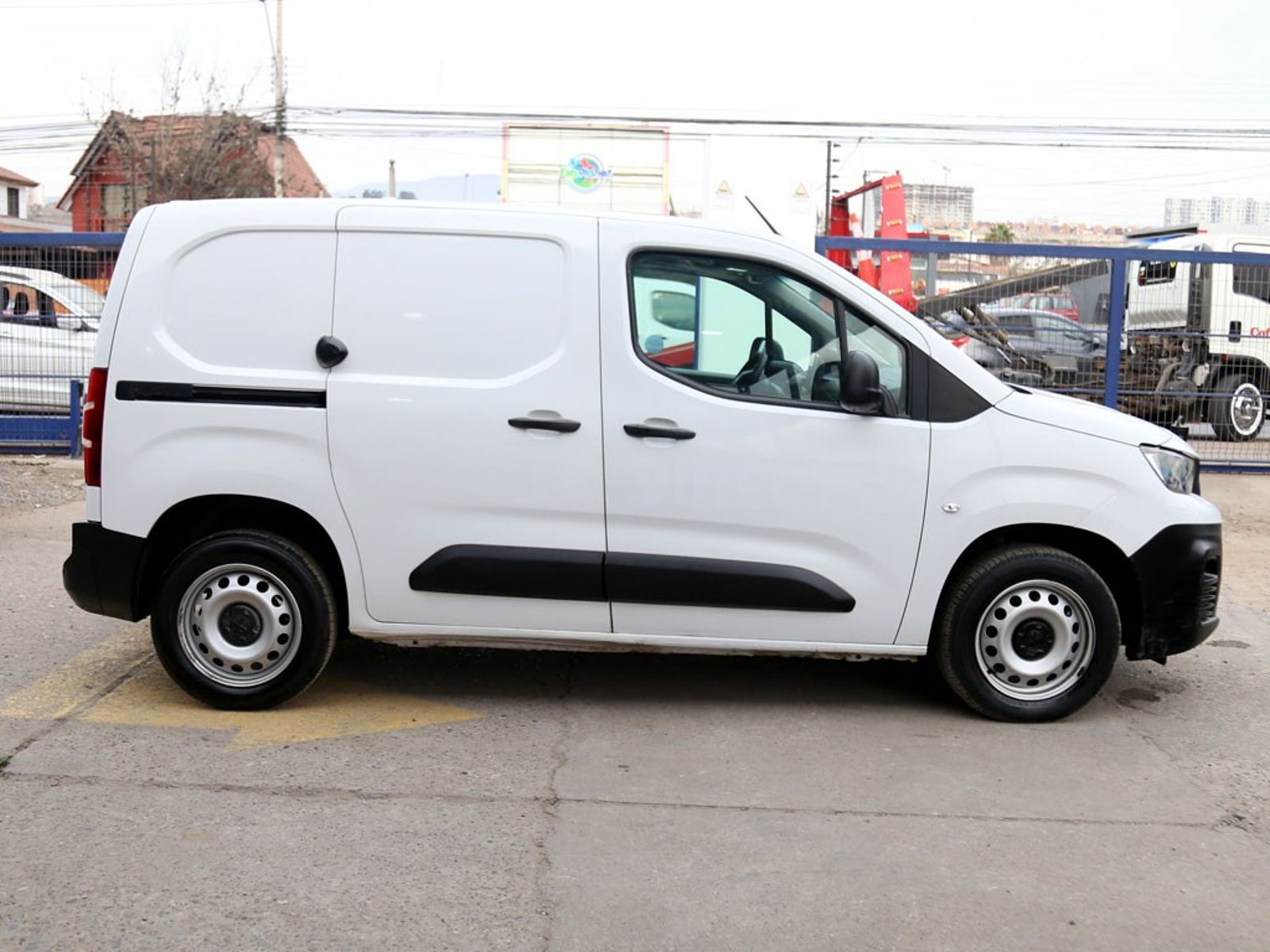 PEUGEOT PARTNER 1.5 L1 HDI DIESEL 100HP 4X2 MT 5P 2024 - Imagen 4 de 19