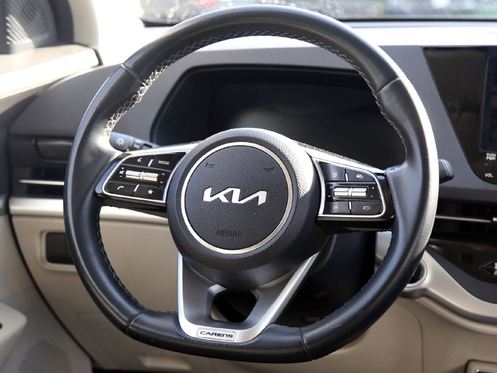 Kia CARENS EX 1.4 AUT 2023 - Imagen 13 de 20