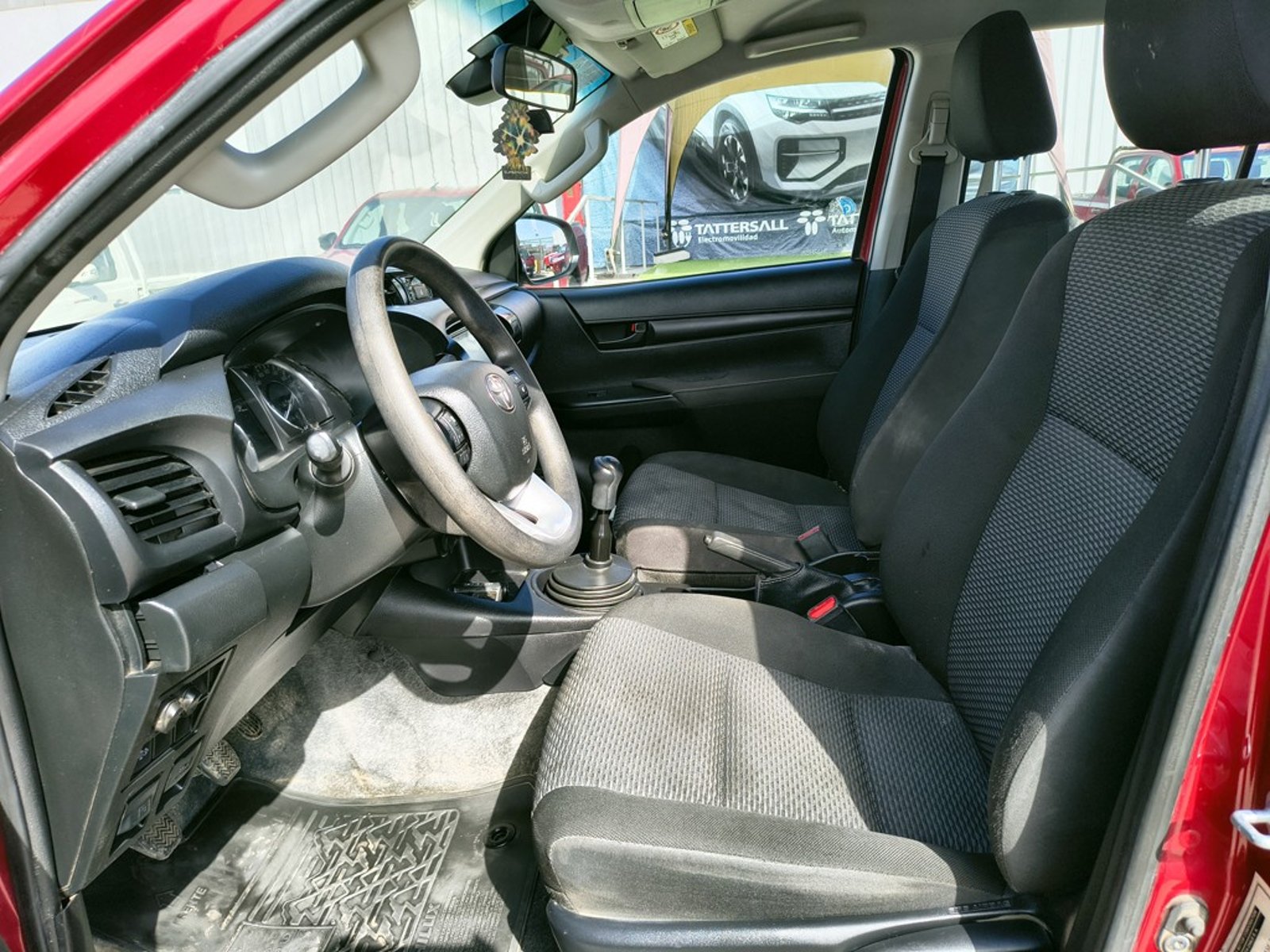 TOYOTA HILUX 2.4 DX 4X2 DIESEL MT 2023 - Imagen 10 de 16