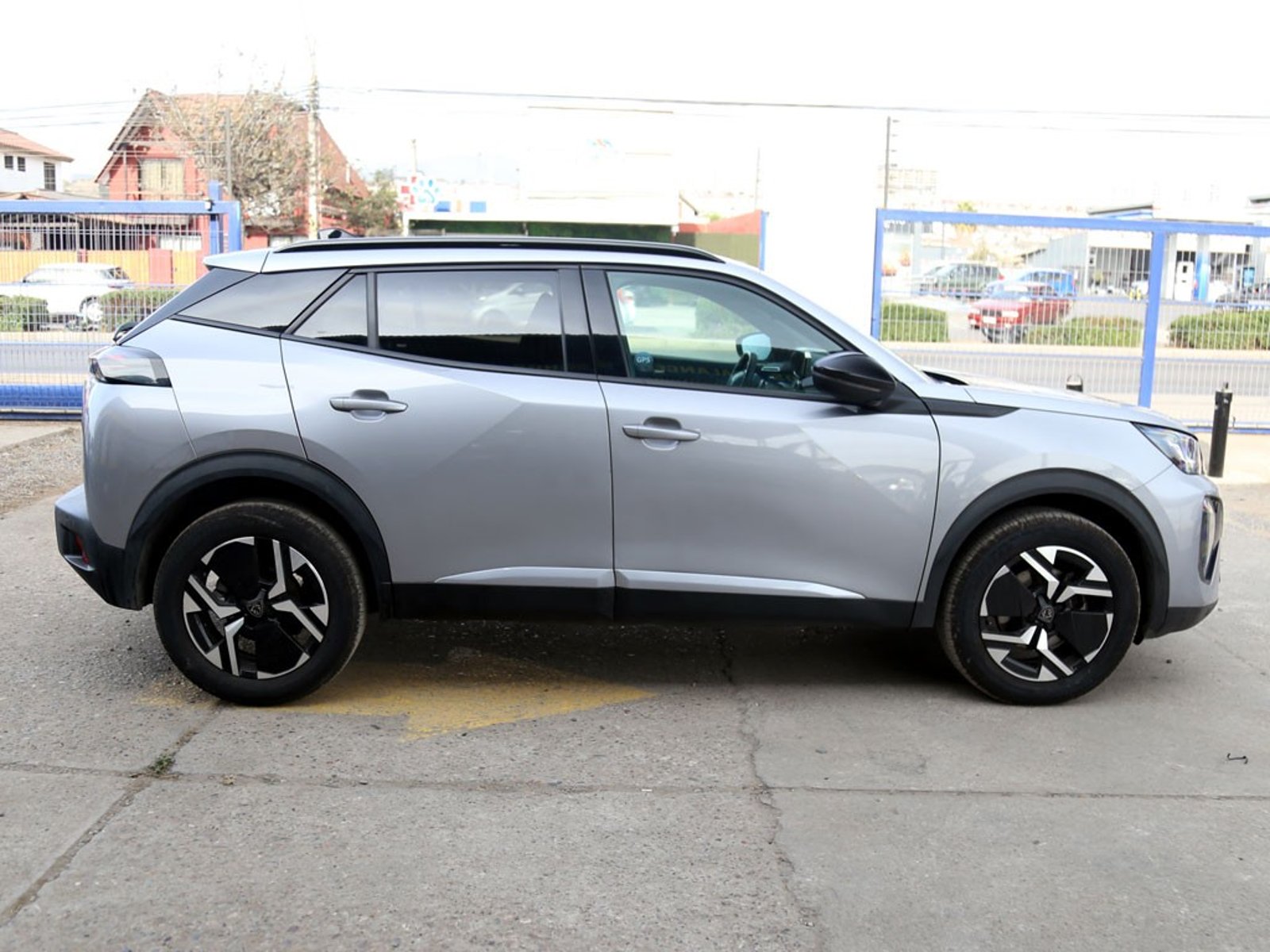PEUGEOT 2008 1.5 ALLURE PACK BLUEHDI DIESEL 130HP 4X2 EAT8 5P 2025 - Imagen 4 de 20