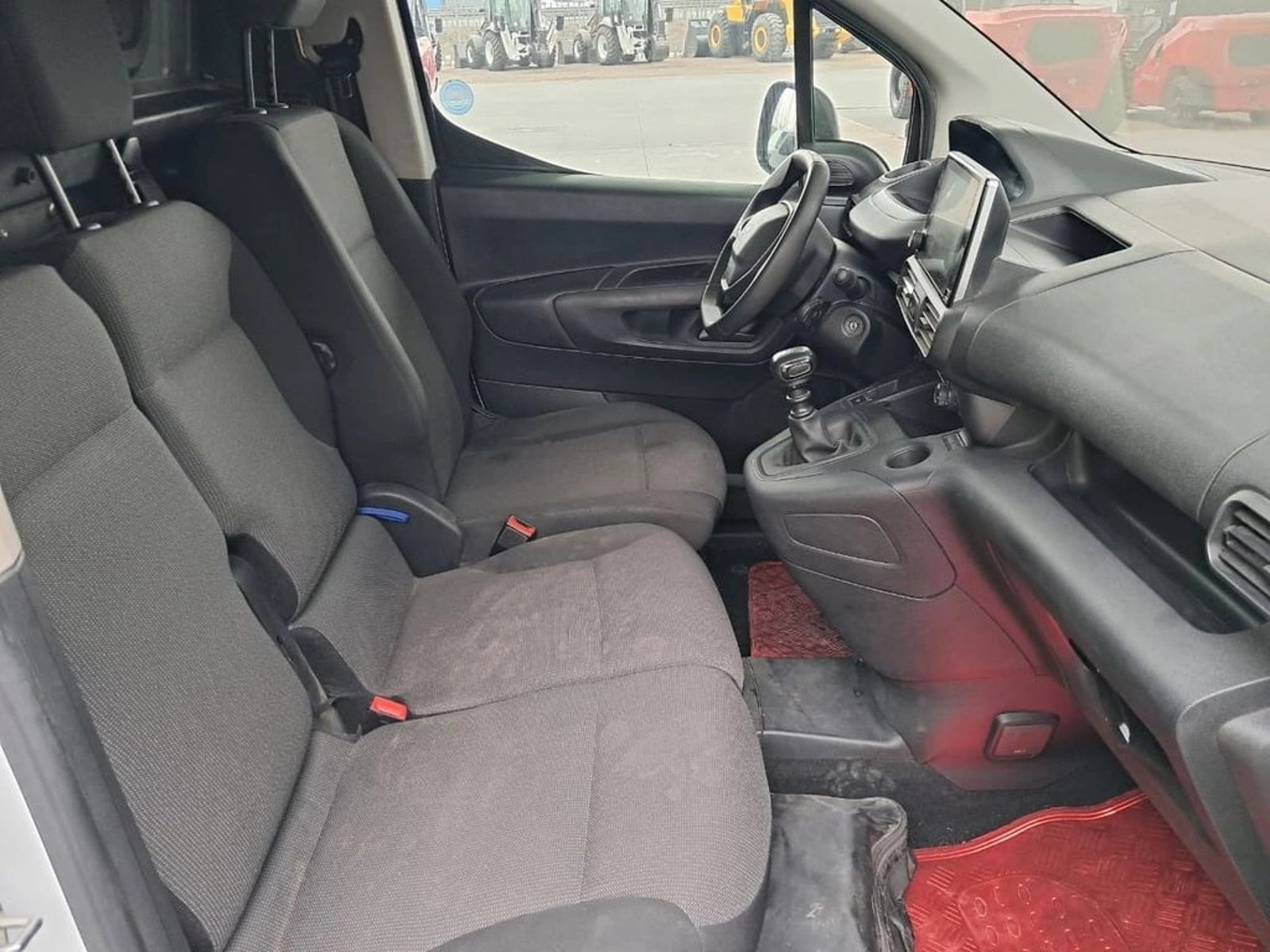 PEUGEOT PARTNER 1.5 L1 HDI 2024 - Imagen 13 de 15