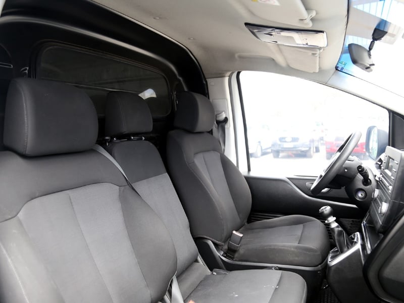 Hyundai STARIA 2.2 6MT CRI 2023 - Imagen 17 de 20