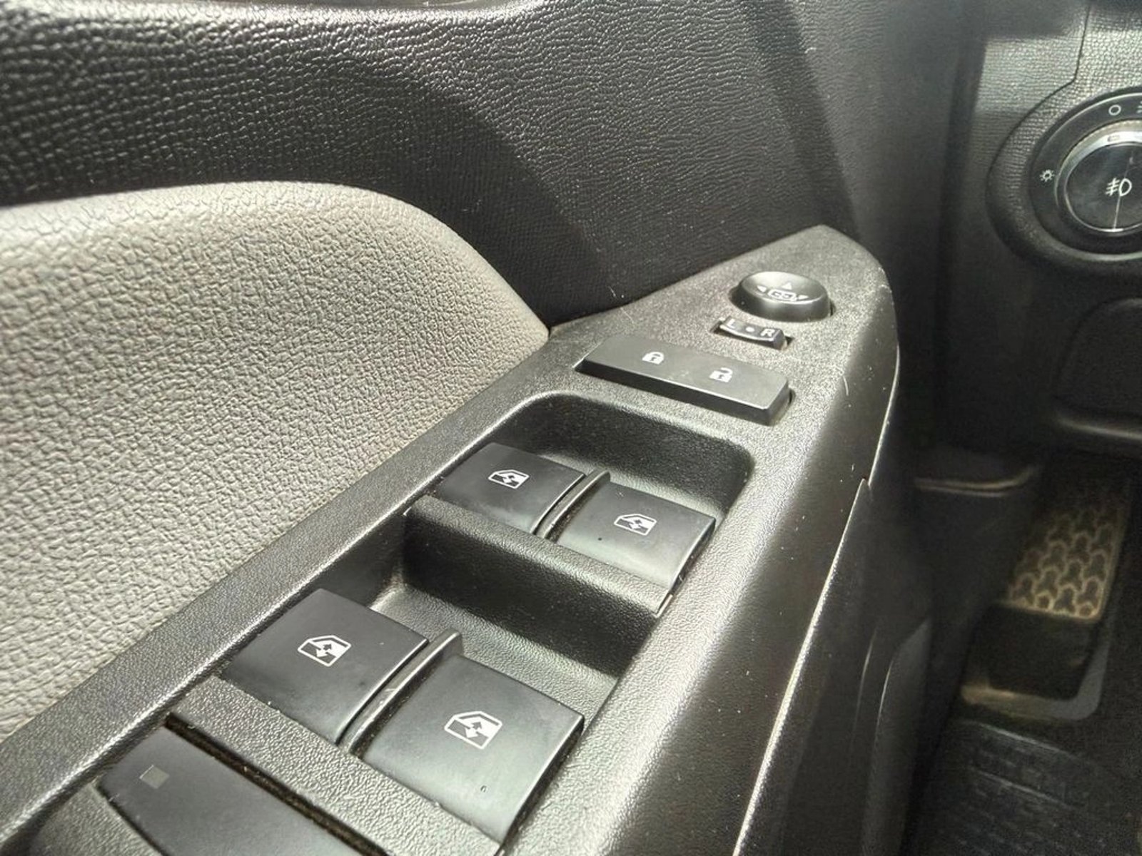 CHEVROLET COLORADO 2.8 AT 4X4 2022 - Imagen 12 de 13