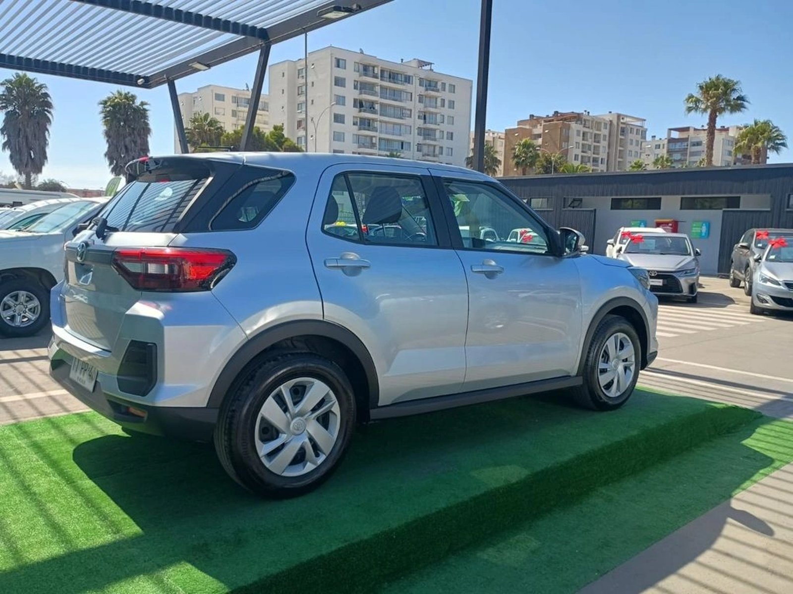 TOYOTA RAIZE 1.2 E CVT MT 2025 - Imagen 6 de 12