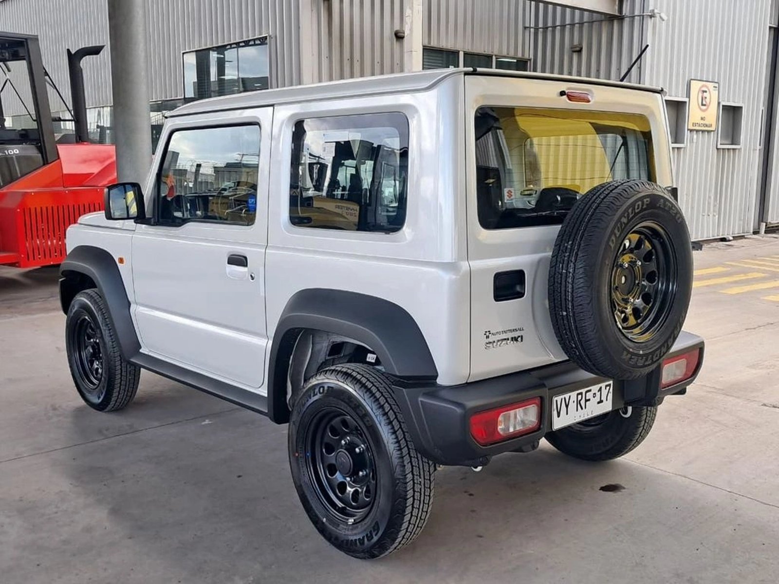 Suzuki JIMNY GL WINCHE MT 4X4 2026 - Imagen 9 de 20
