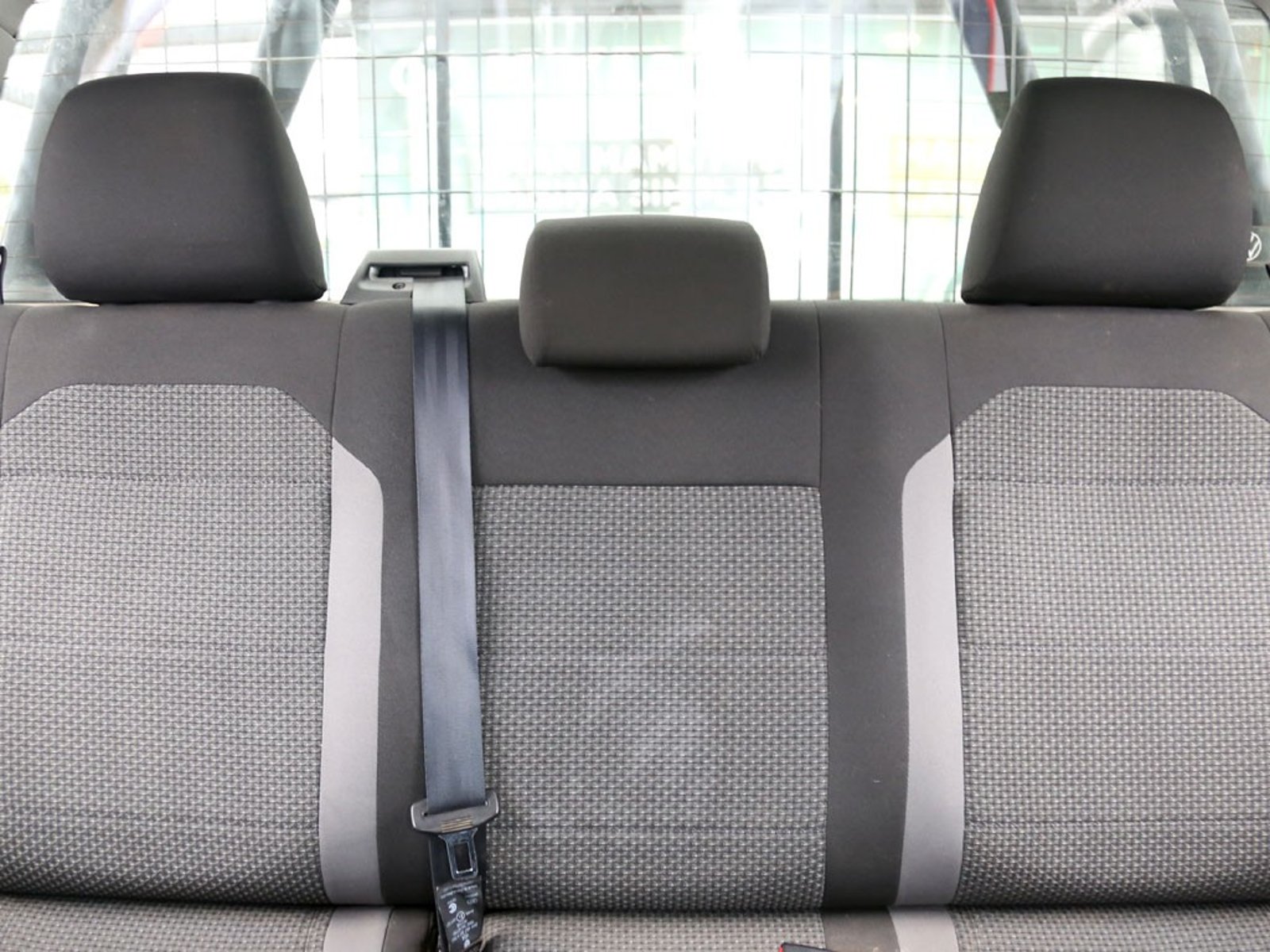 Volkswagen AMAROK TRENDLINE 2.0 DIESEL 4X2 T/M 2023 - Imagen 20 de 20