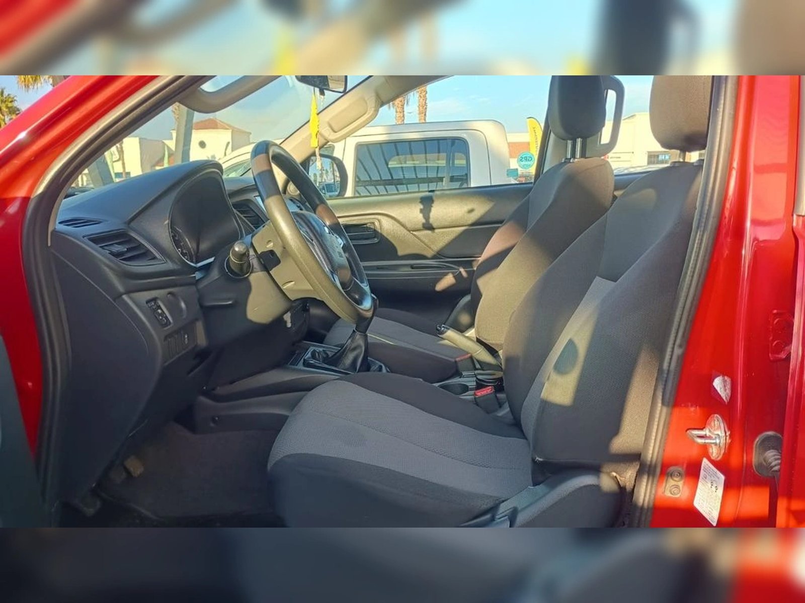 MITSUBISHI L200 2.4 KATANA CRT DIESEL  4X4 MT 4P 2022 - Imagen 8 de 12