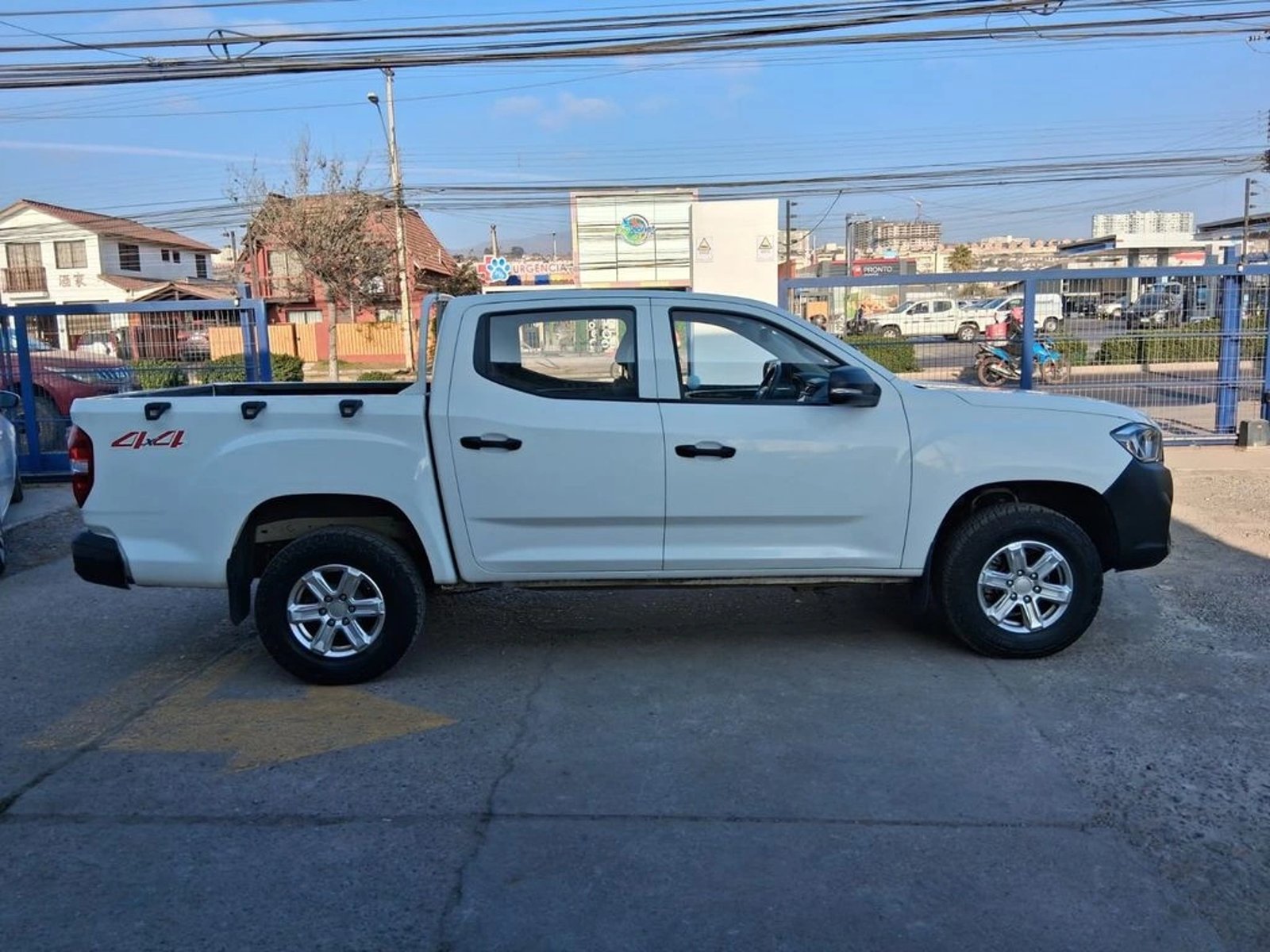 MAXUS T60 2.0 DX DIESEL 4X4 CAB. SIM. EURO6 6MT 2P 2024 - Imagen 4 de 18