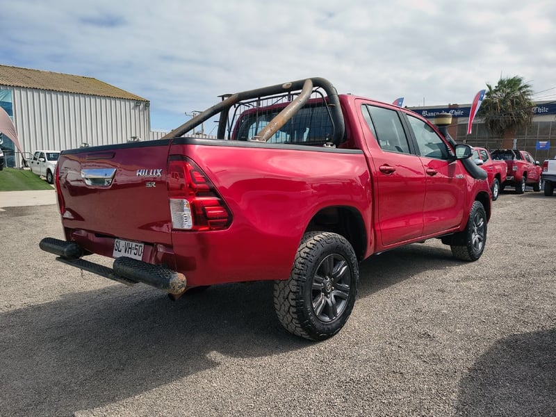 Toyota HILUX 2.8 SR Diesel 4x4 T/M 2023 - Imagen 7 de 20