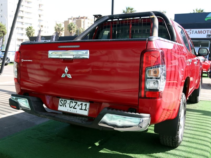 Mitsubishi L200 2.4 KATANA CRT DIESEL DOB. CAB. 4X4 MT 4P 2023 - Imagen 7 de 20
