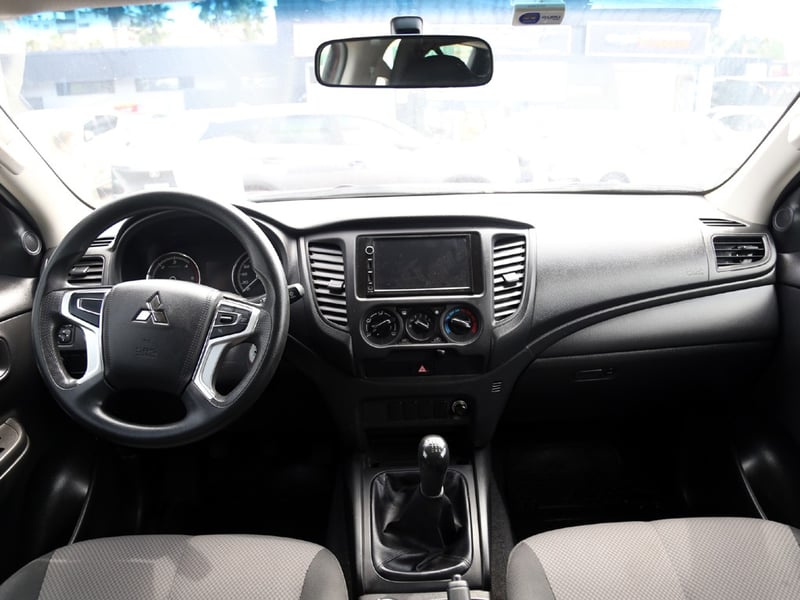 Mitsubishi L200 KATANA 2.4 4x4 MT 2023 - Imagen 15 de 20
