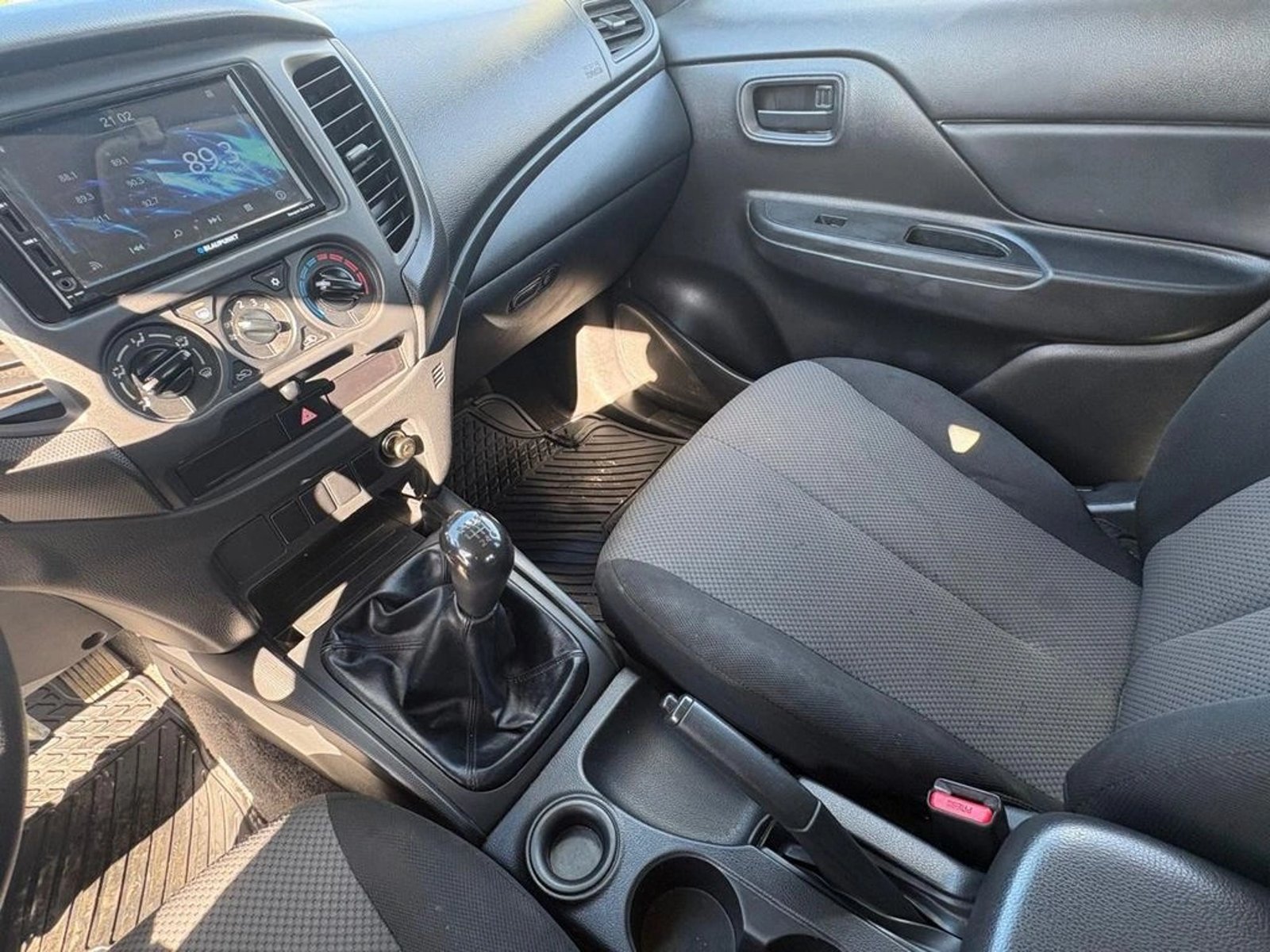 MITSUBISHI L200 KATANA CR 4X2 2023 - Imagen 9 de 12