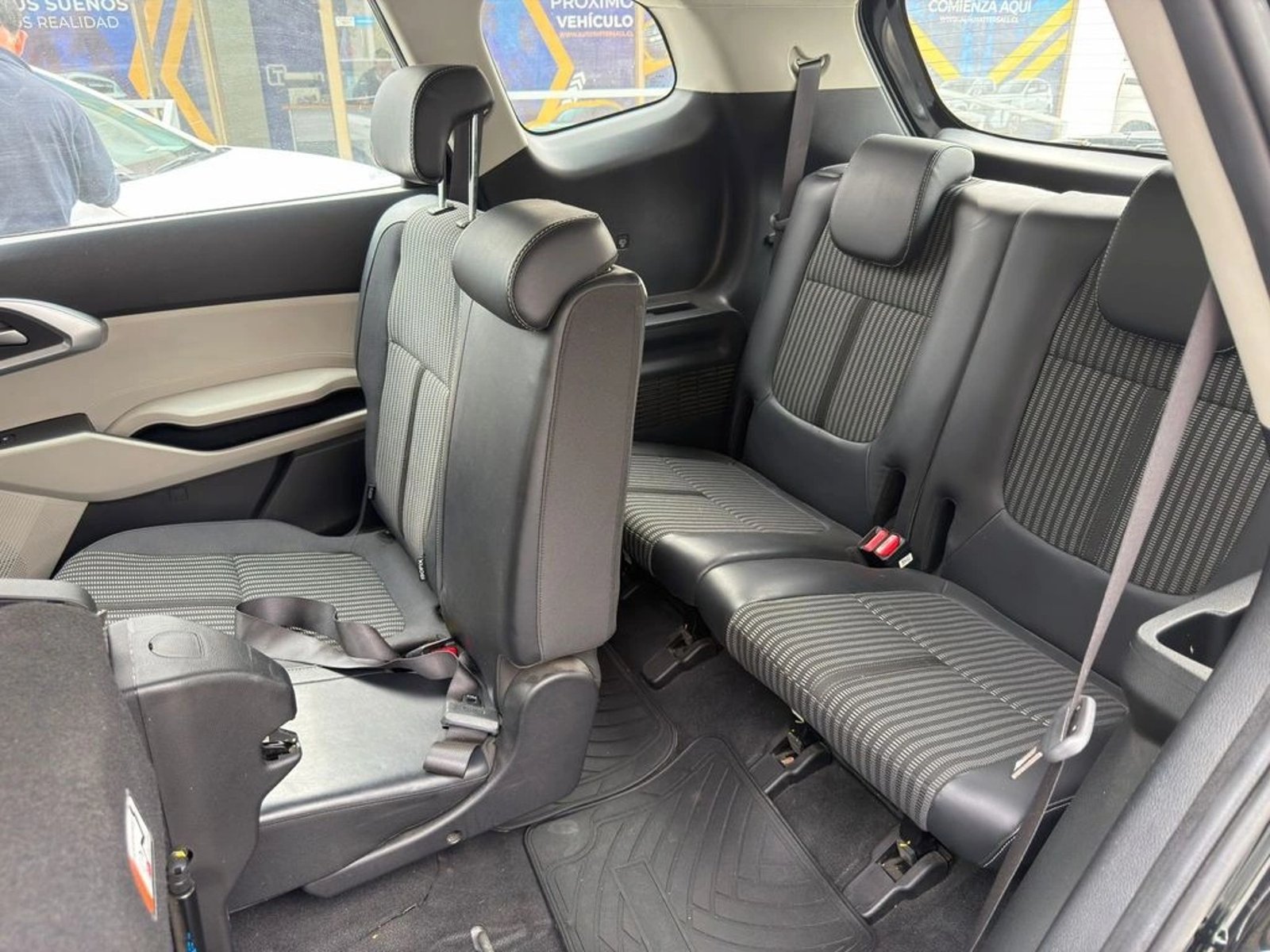 KIA CARENS EX 1.4 AT 7 PASAJEROS 2023 - Imagen 11 de 12