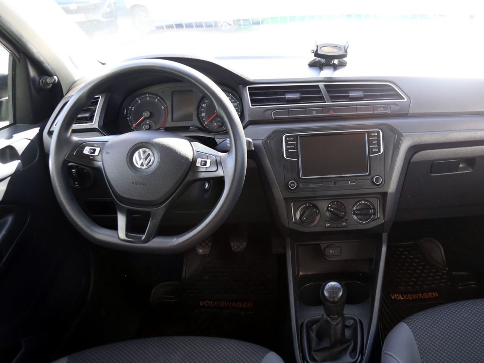 VOLKSWAGEN SAVEIRO 1.6 DC MT 2021 - Imagen 14 de 20
