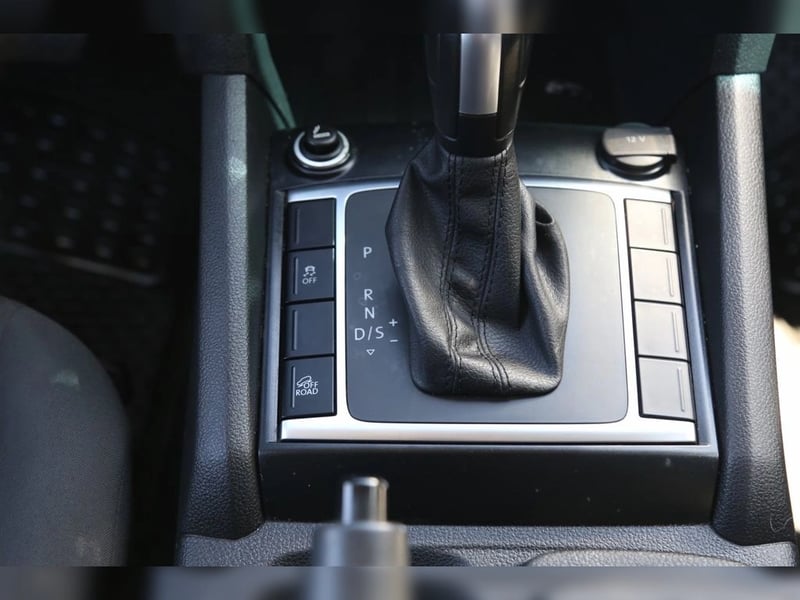 Volkswagen AMAROK 2.0 COMFORTLINE DIESEL 4MOTION 4X4 DOB. CAB. AT 4P 2023 - Imagen 17 de 20