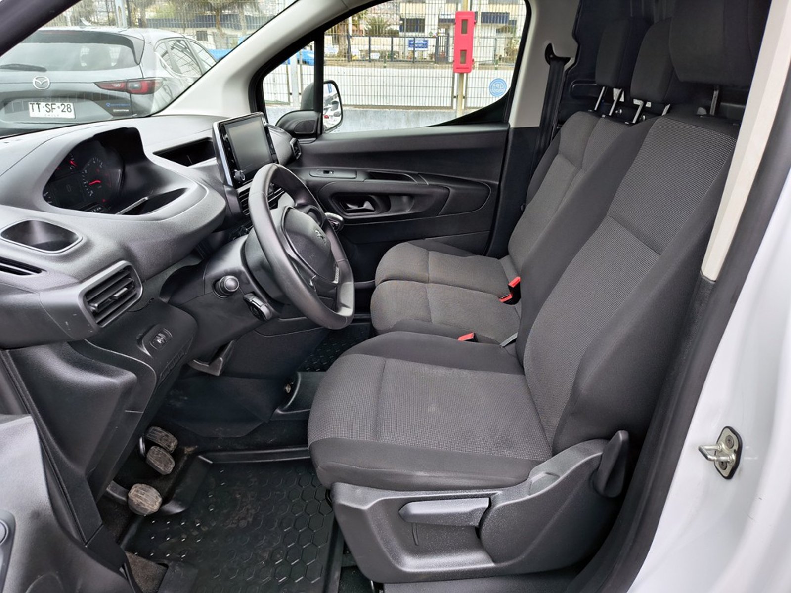 Peugeot PARTNER L1 1.5 Diesel 4X2 T/M 2024 - Imagen 9 de 16