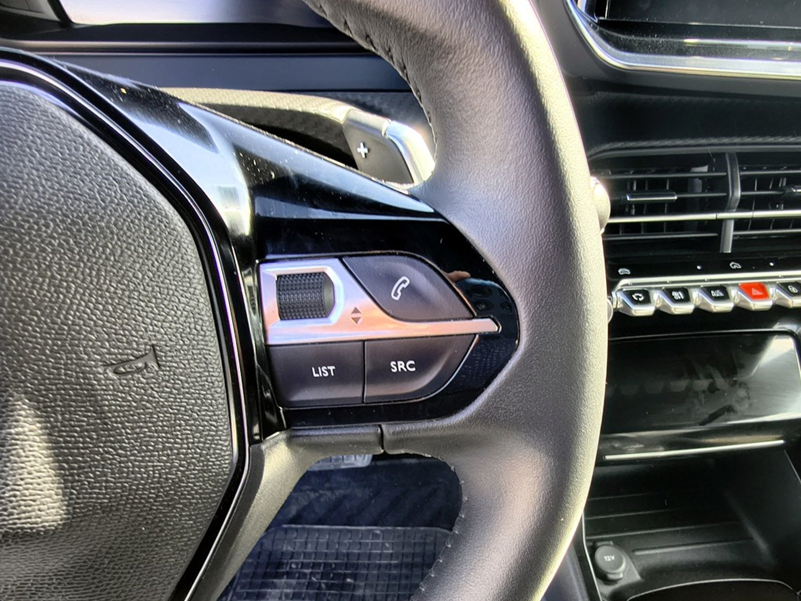 PEUGEOT 2008 1.5 Diesel 4x2 T/A Allure 2025 - Imagen 13 de 20