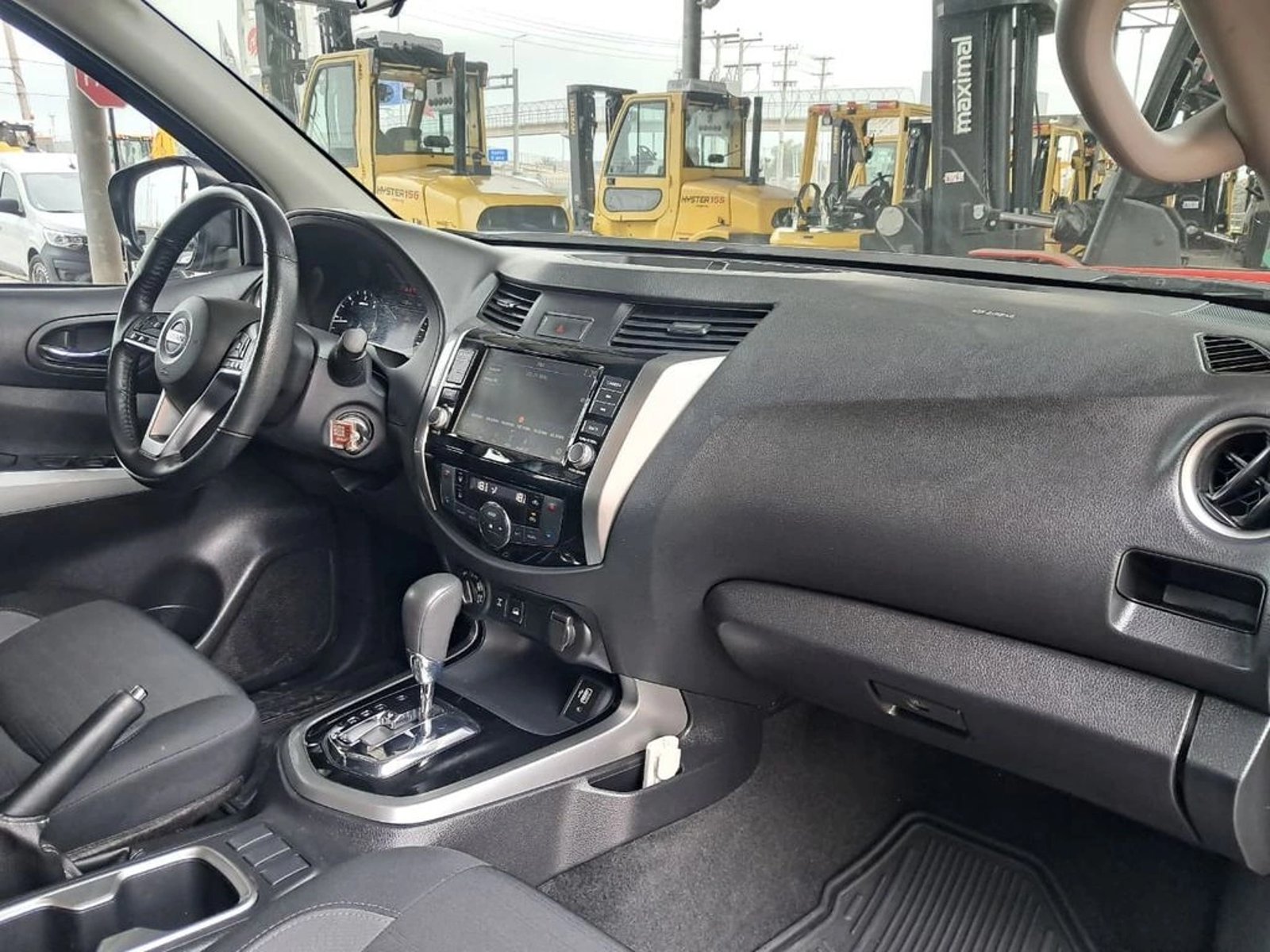 Nissan NAVARA 2.3 XE DC 4X4 AT 2023 - Imagen 16 de 20