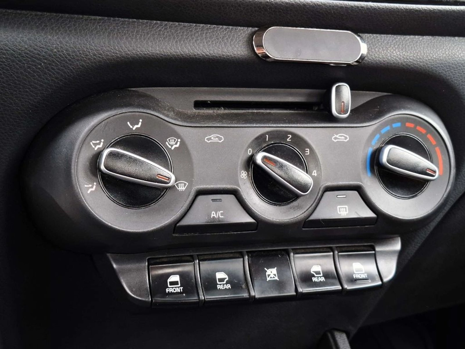 Kia SOLUTO 1.4 2022 - Imagen 18 de 20