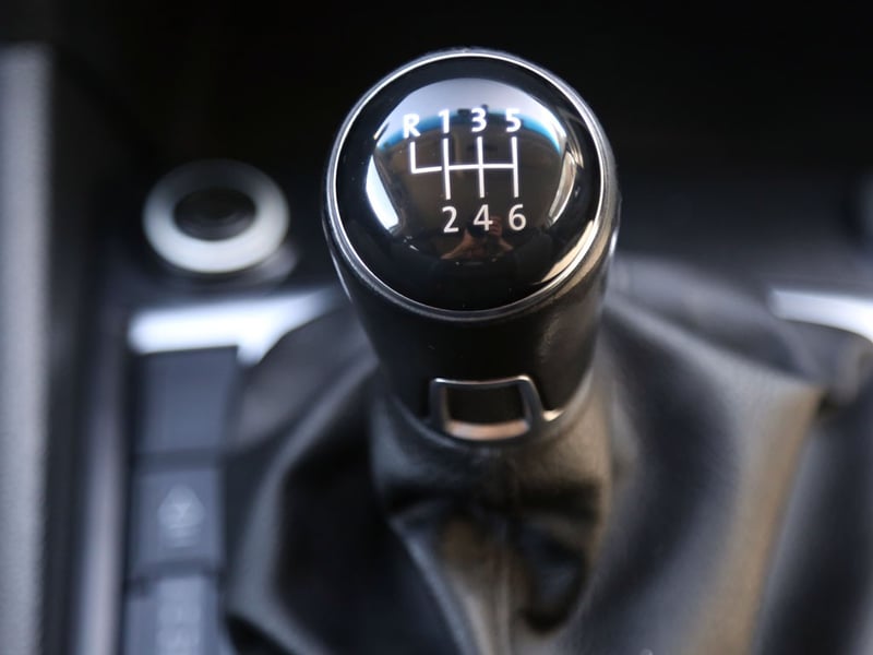 Volkswagen AMAROK 2.0 TRENDLINE DIESEL 4X4 MT 2023 - Imagen 17 de 20