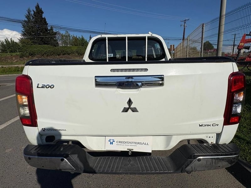 Mitsubishi L200 CR KATANA 4X2 2023 - Imagen 7 de 12