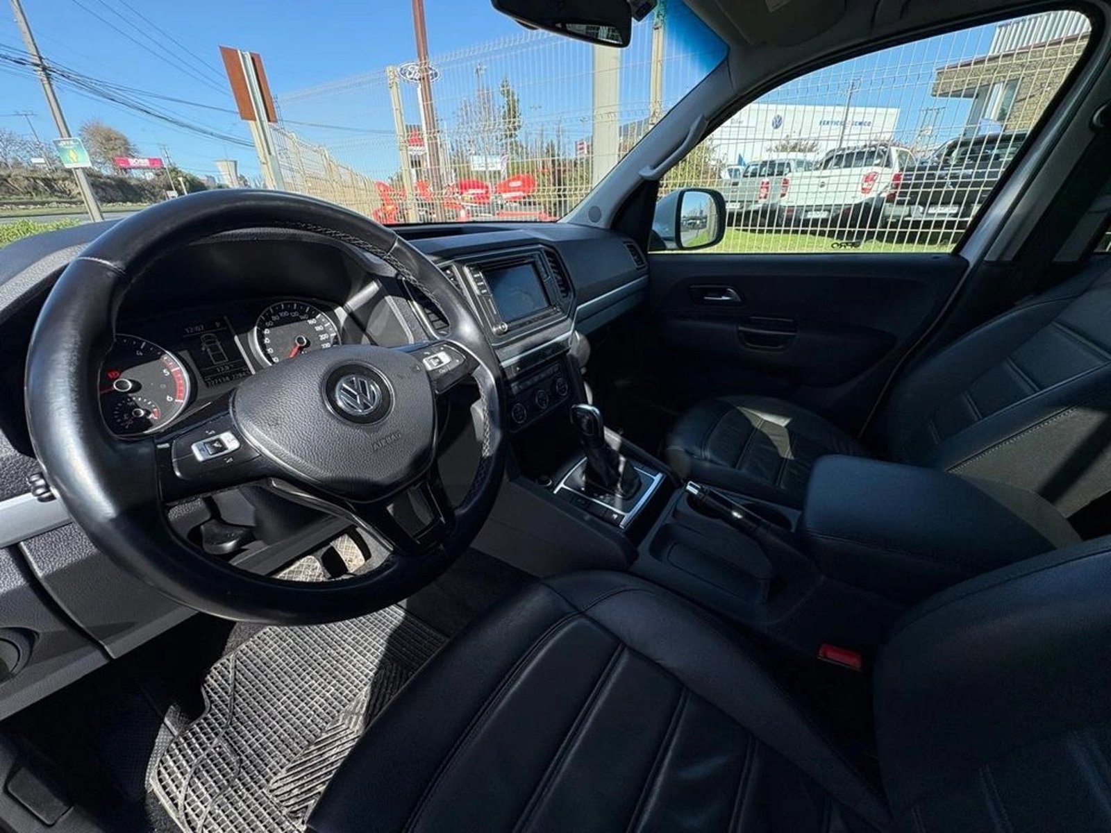 VOLKSWAGEN AMAROK HIGHLINE 4X4 2.0 AUT. 2023 - Imagen 9 de 13