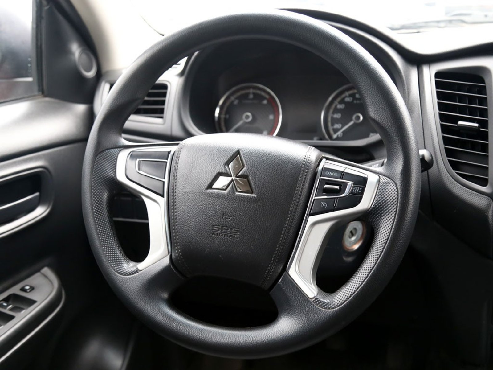 Mitsubishi L200 2.4 TD WORK CR WF MT 4X2 DIESEL 2022 - Imagen 14 de 19