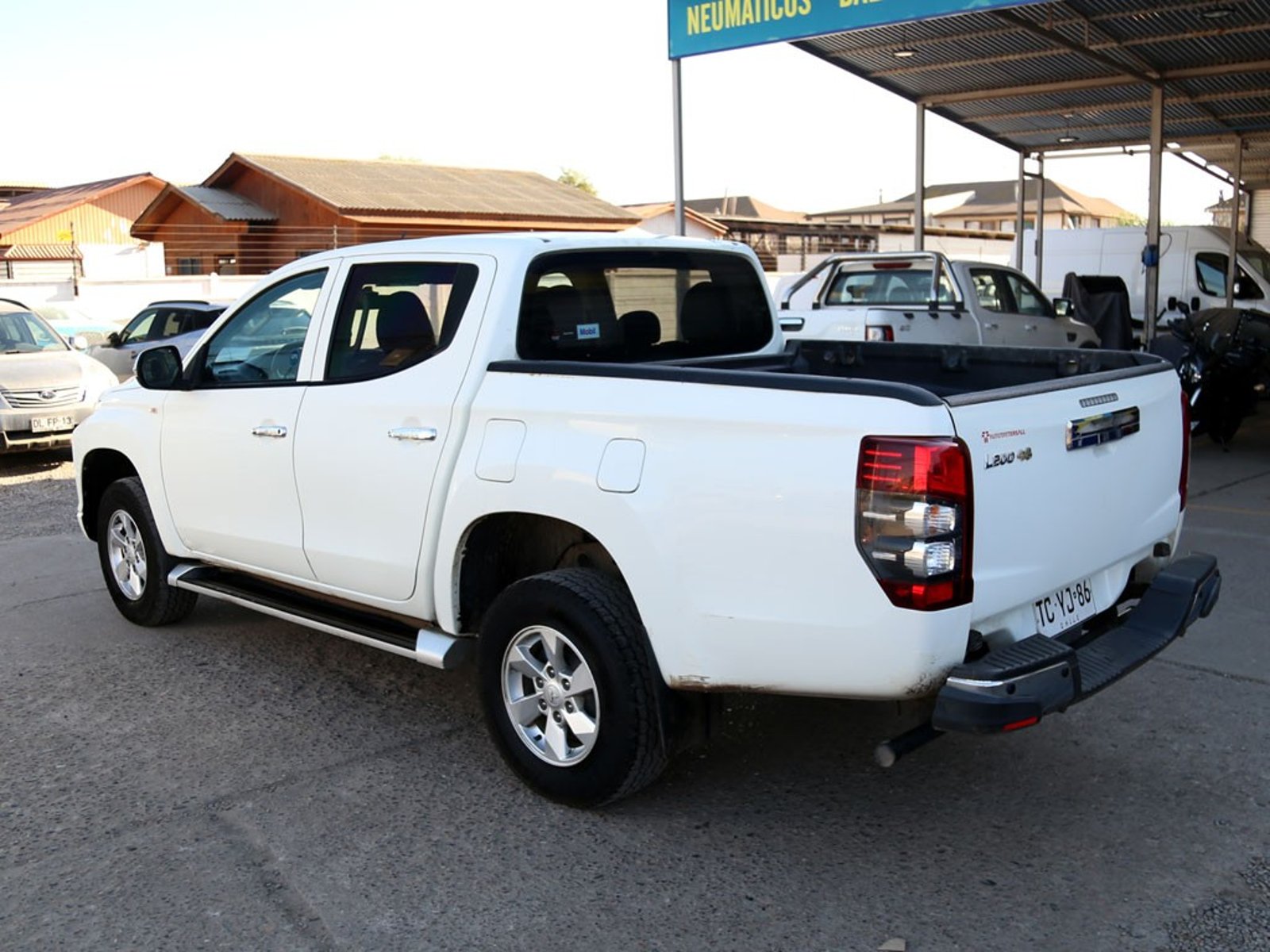 Mitsubishi L200 2.2T KATANA CRT 4X4 MT 2024 - Imagen 7 de 20