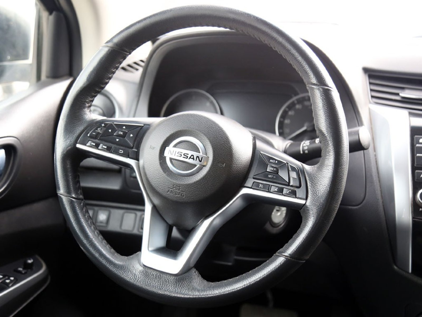 Nissan NAVARA 2.3D XE DIESEL 4X4 DOB.CAB. AT 4P 2022 - Imagen 13 de 20