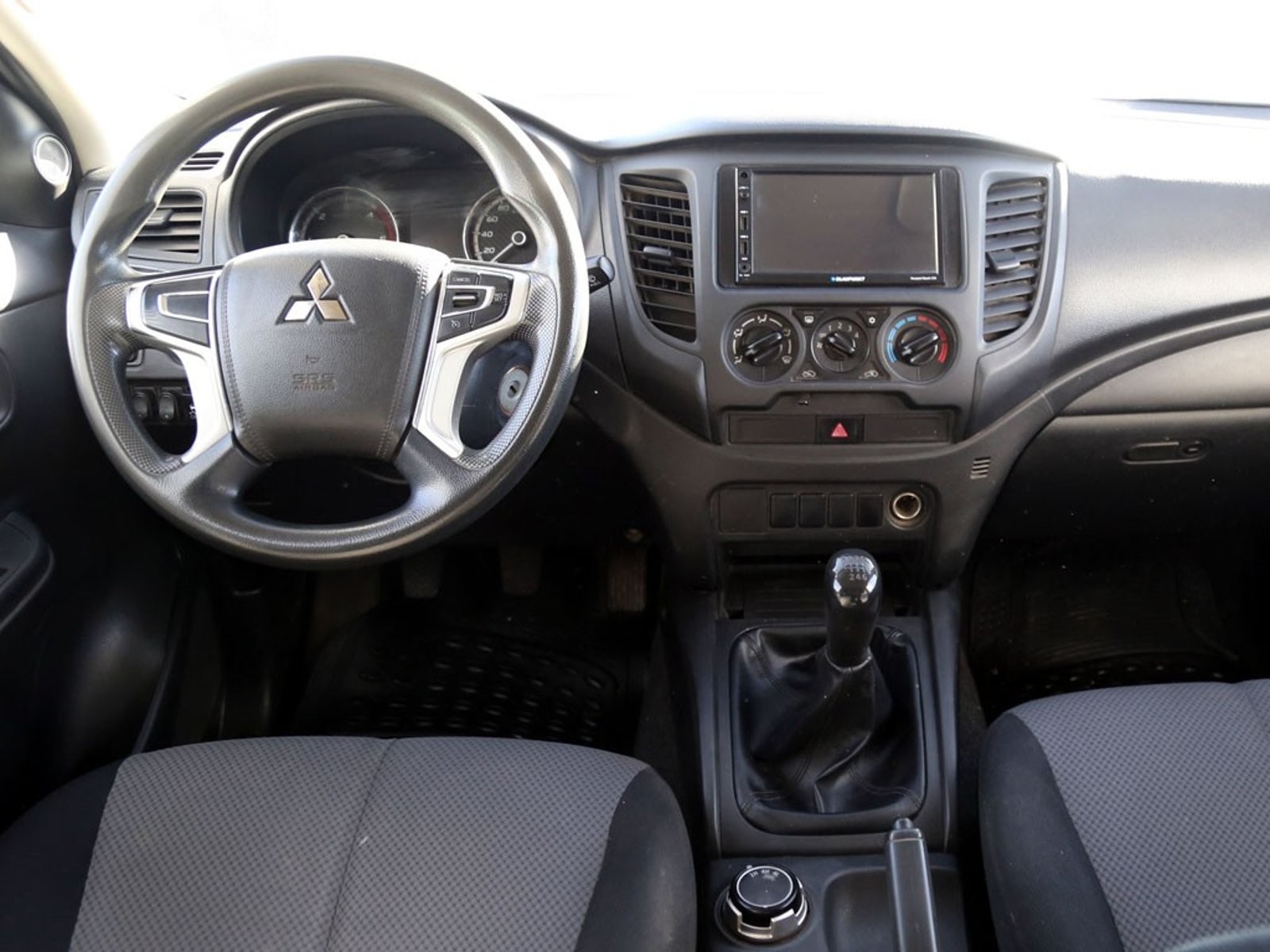 Mitsubishi L200 KATANA 2.4 4x4 MT 2023 - Imagen 14 de 20