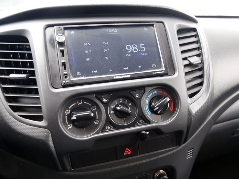 Mitsubishi L200 L200 KATANA 4X2 DIESEL 2023 - Imagen 17 de 19