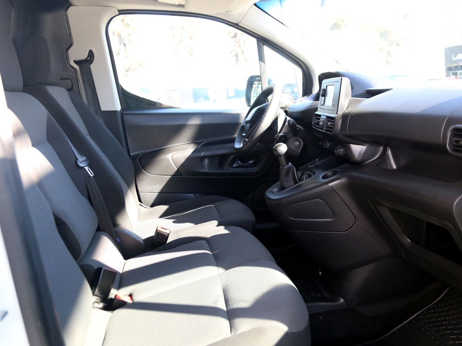 Peugeot PARTNER 1.6 L1 HDI DIESEL 4X2 90HP MT 5P 2022 - Imagen 16 de 20