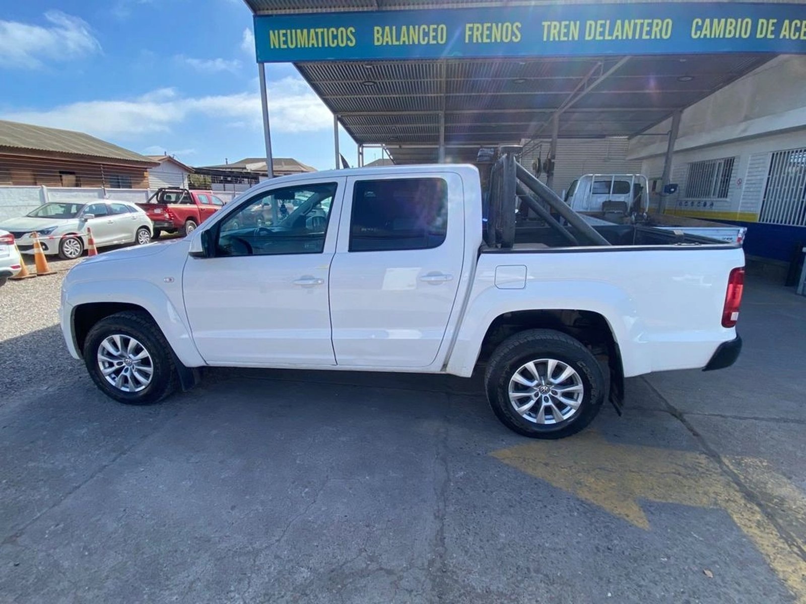 VOLKSWAGEN AMAROK 2.0 TRENDLINE 4MOTION MT 4X4 DIESEL 2023 - Imagen 8 de 16
