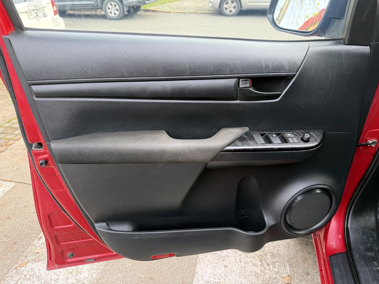 TOYOTA HILUX 2.4 DX 4X4 MT 2022 - Imagen 9 de 20