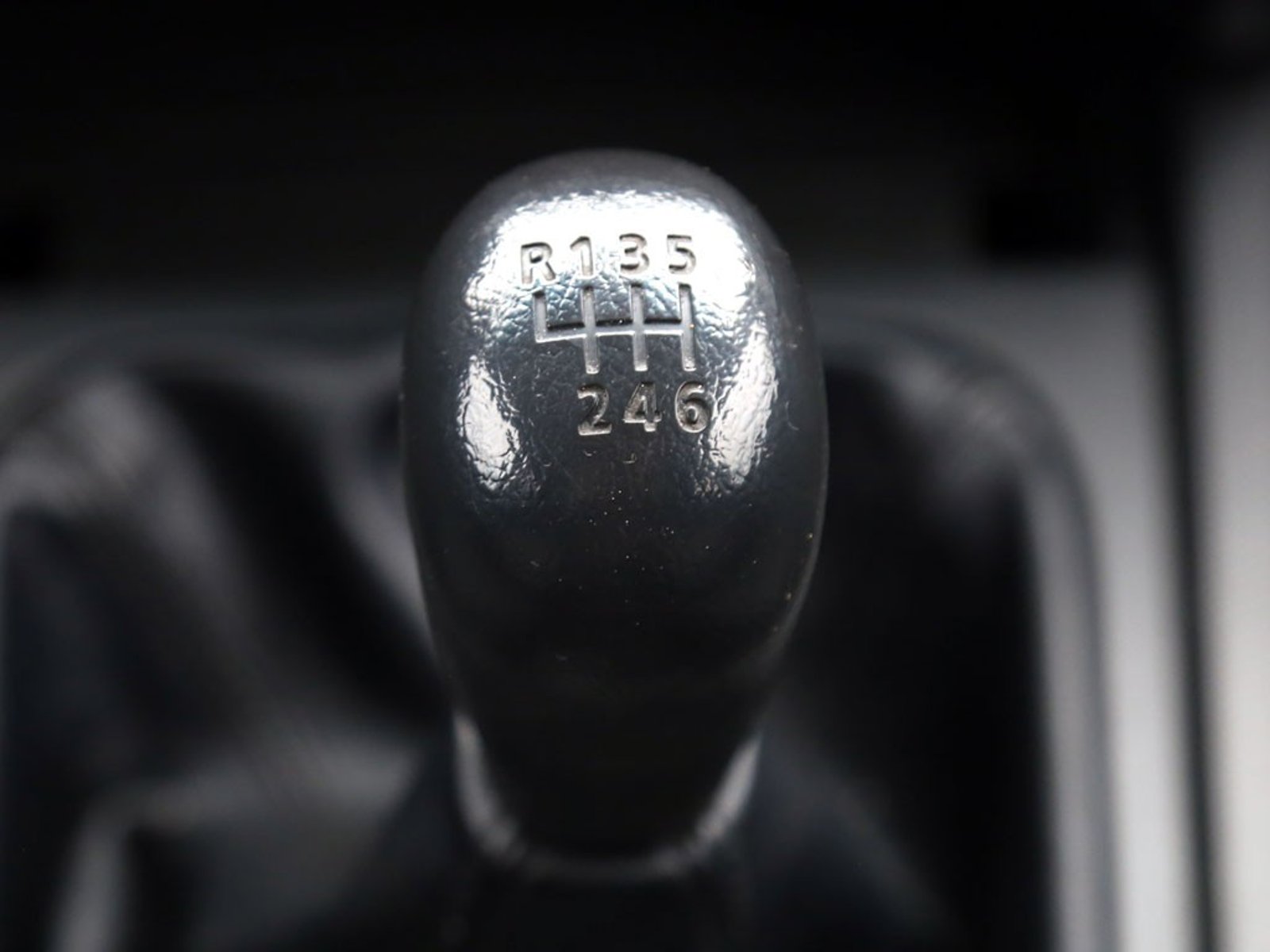 Mitsubishi L200 2.4 TD WORK CR WF MT 4X2 DIESEL 2022 - Imagen 16 de 19