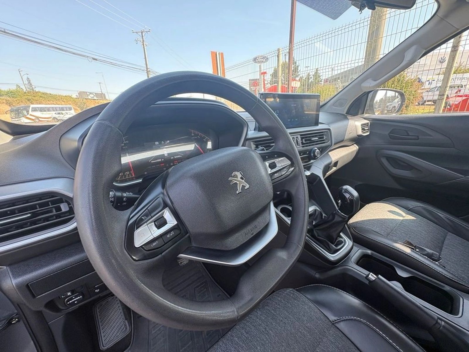 PEUGEOT LANDTREK 4X2 1.9 MT 2023 - Imagen 8 de 11