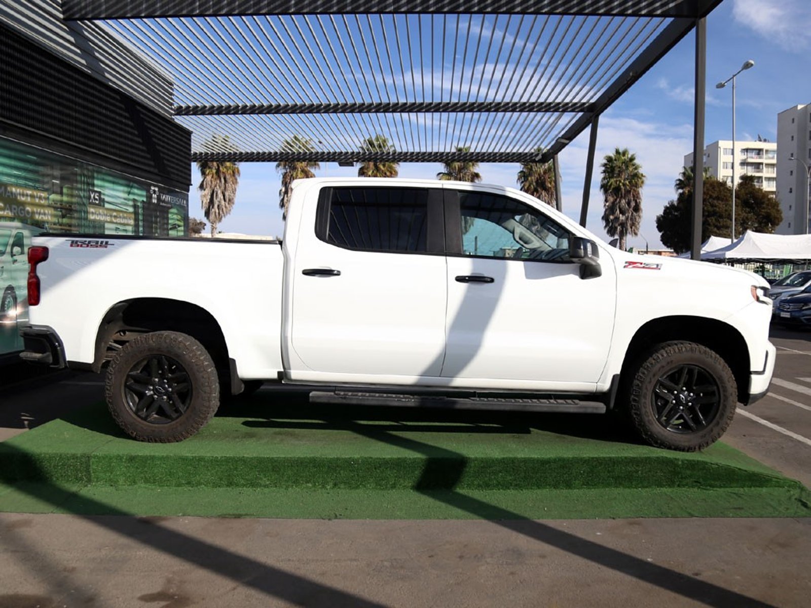 CHEVROLET SILVERADO 5.3 LT AT 4X4 2022 - Imagen 4 de 20